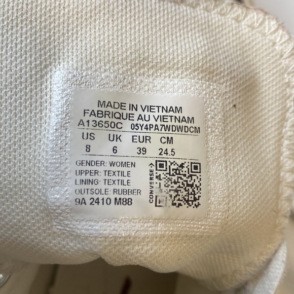 Converse Chuck Taylor ALL STAR White High-Tops with Red Heart & Roses Accents - Picture 14 of 15